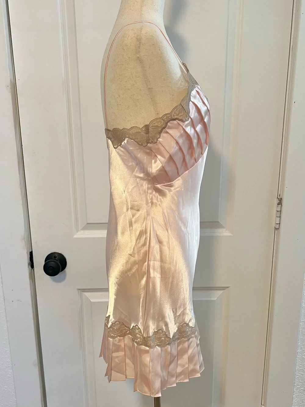 NWT 90s Dead-stock Victoria’s Secret Gold Label Baby Pink Lace Slip Dress - Picture 3 of 9